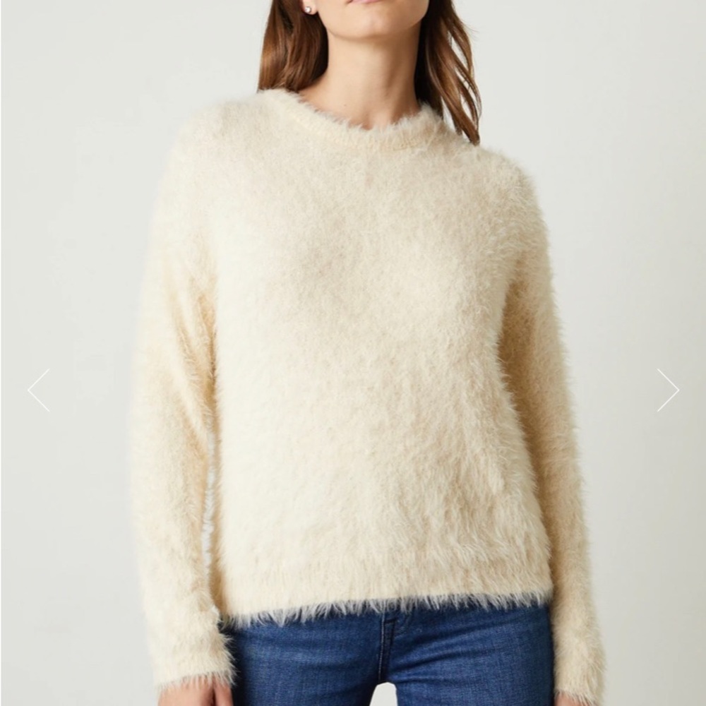 Velvet RAY FEATHER YARN CREW NECK SWEATER